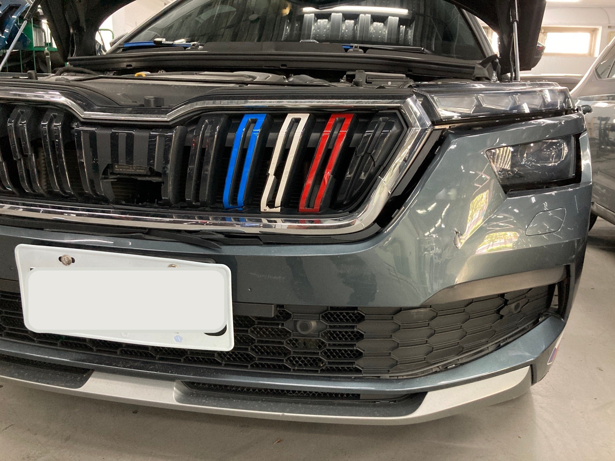 前方撞擊多處維修